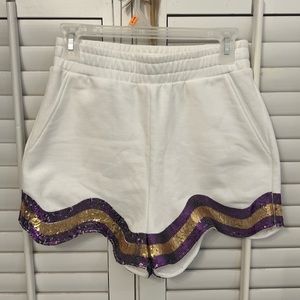 WHITE, PURPLE/GOLD WAVY SHORT